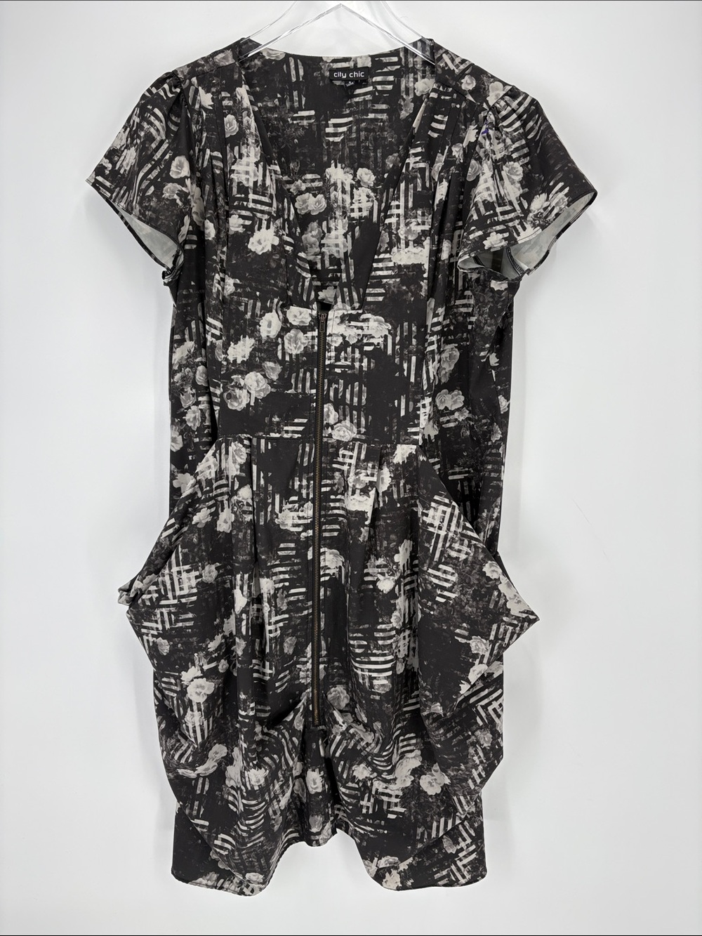 👛 City Chic Black & grey floral Print Midi Dress with Pockets